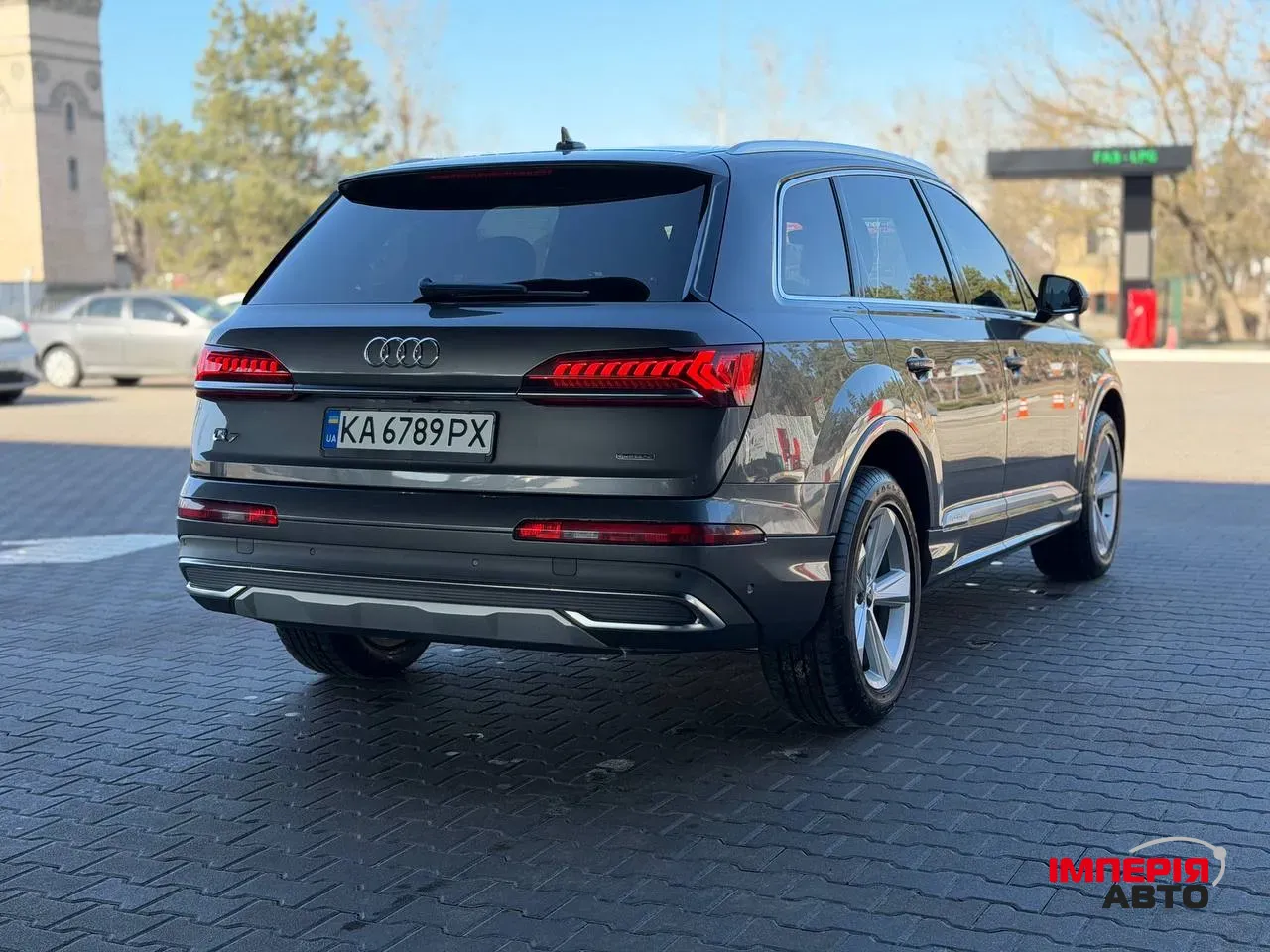 Audi Q7 - фото 11