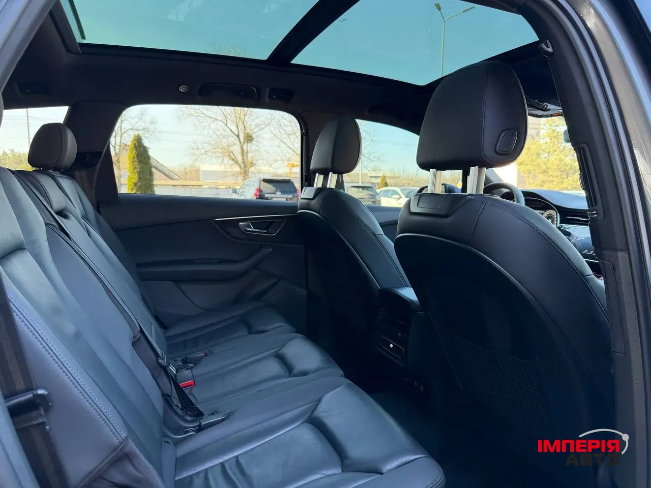 Audi Q7 - фото 25