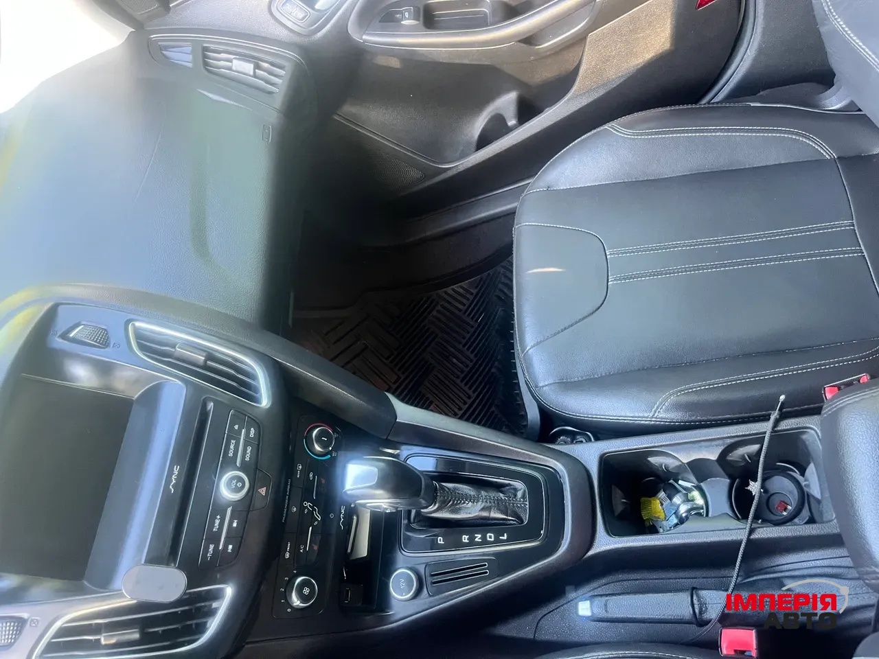 Ford Focus - фото 10