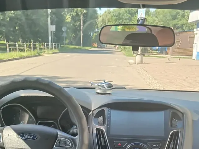 Ford Focus - фото 2