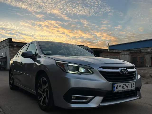 Subaru Legacy - фото 2