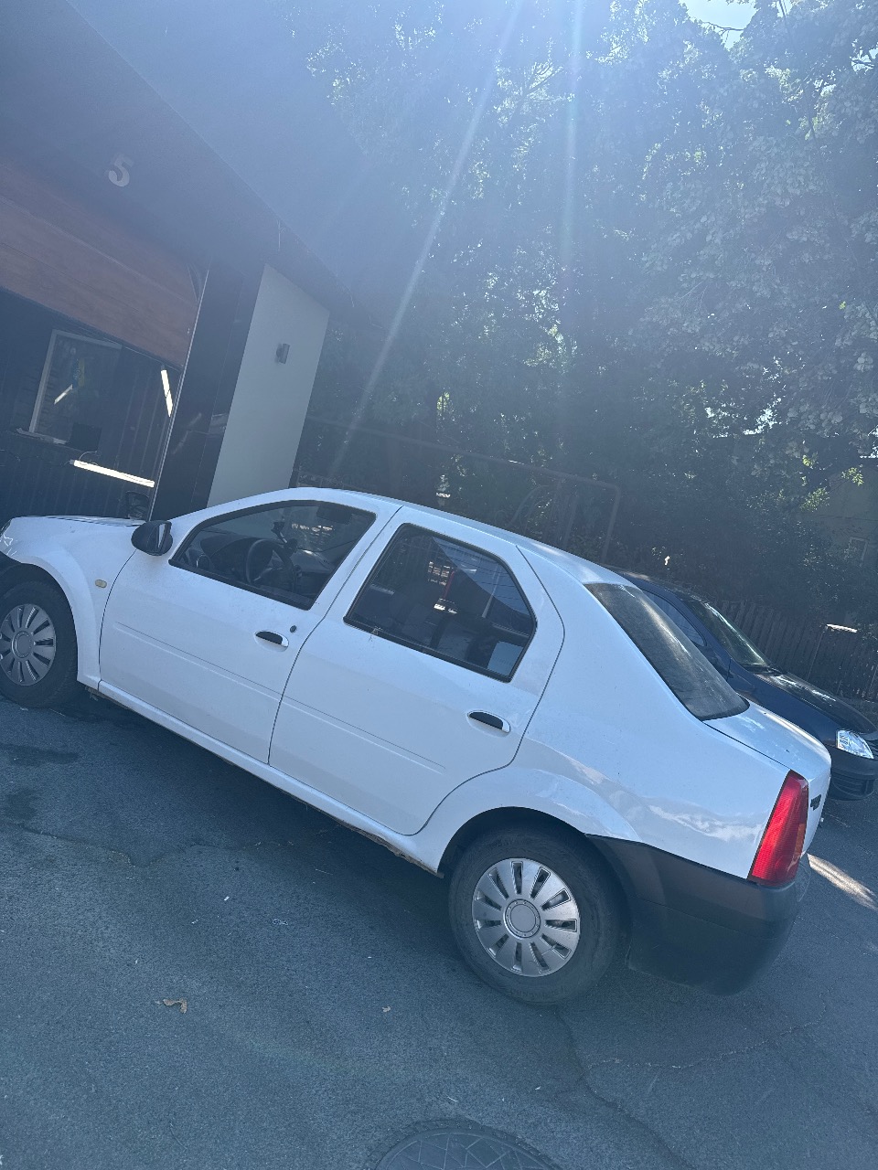 Dacia Logan - фото 1