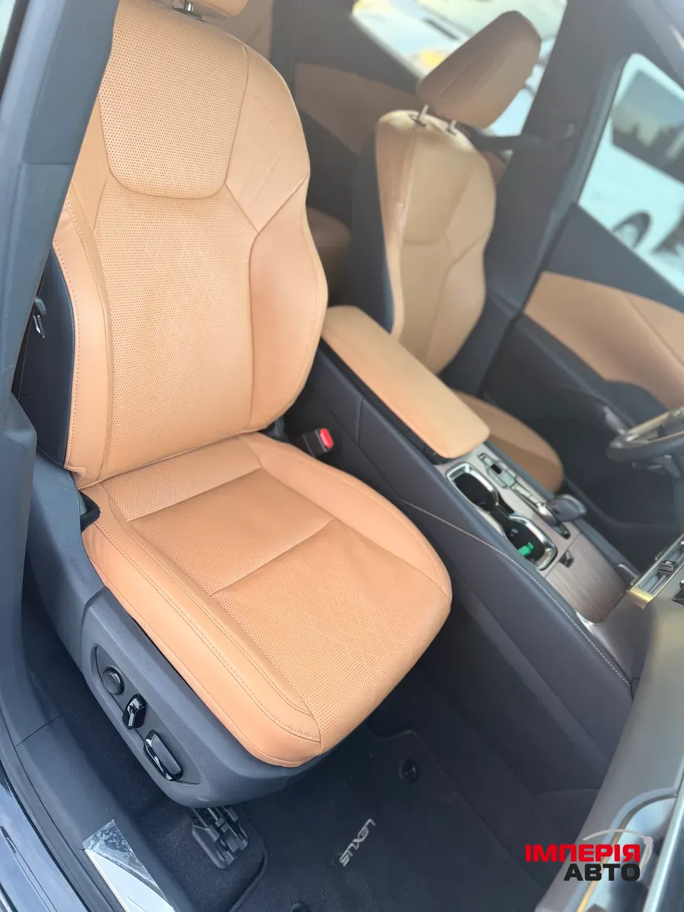 Lexus RX - фото 15