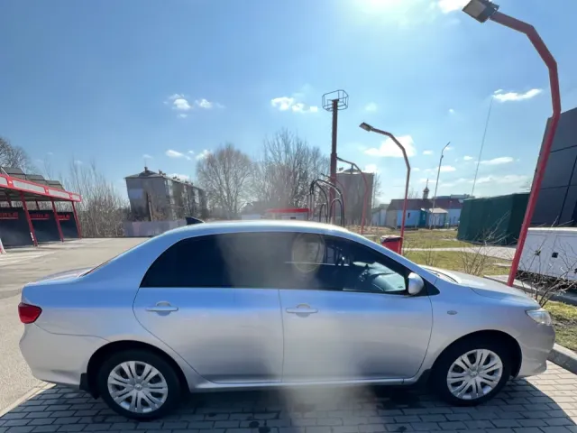 Toyota Corolla - фото 2