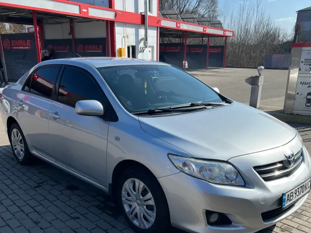 Toyota Corolla - фото 1