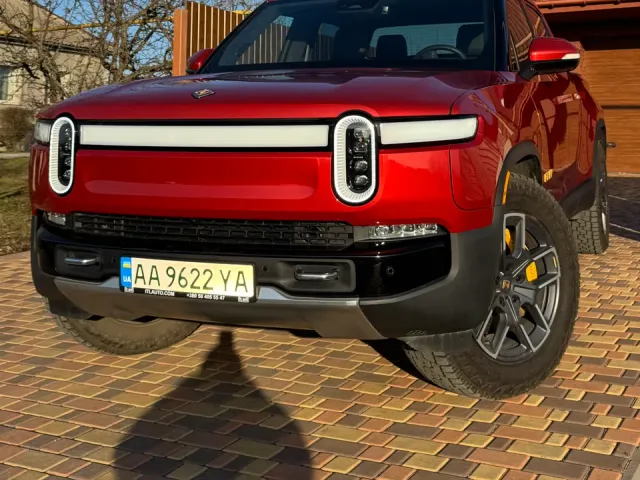 Rivian R1T - фото 1