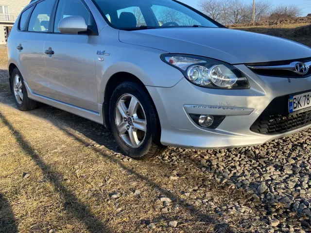 Hyundai i30 - фото 1