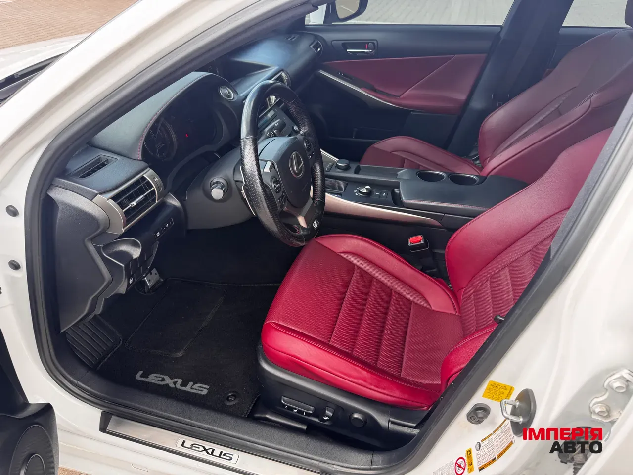 Lexus IS - фото 11
