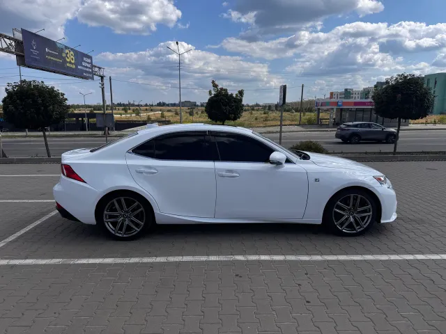 Lexus IS - фото 5