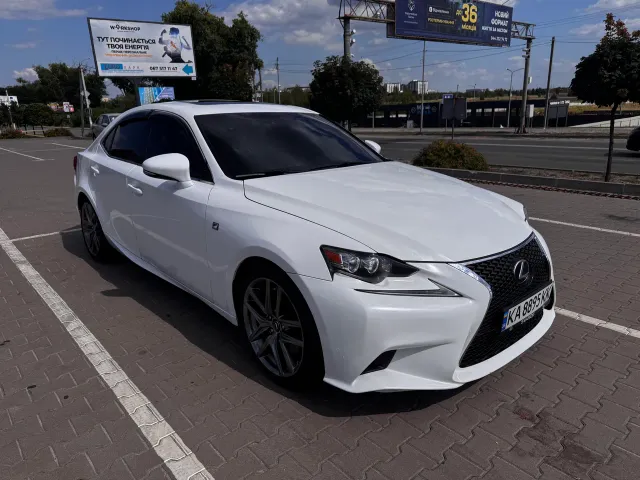 Lexus IS - фото 3