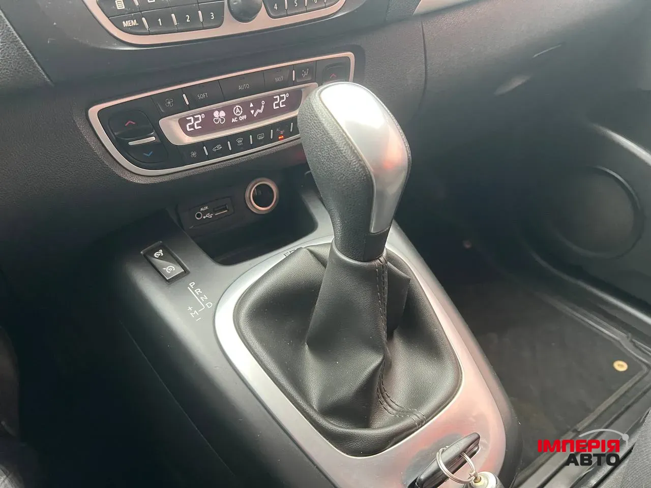 Renault Scenic - фото 15