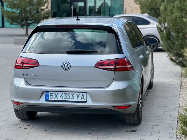 Volkswagen Golf - фото 5