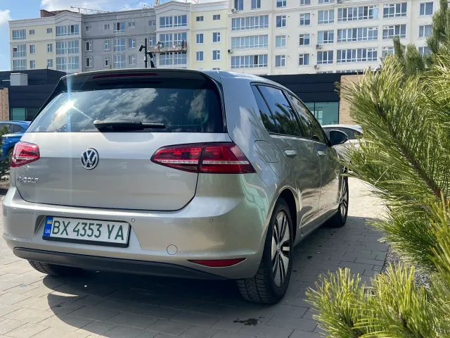 Volkswagen Golf - фото 3