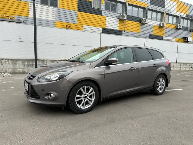 Ford Focus - фото 1