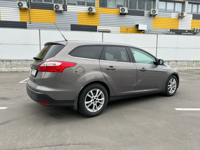 Ford Focus - фото 5