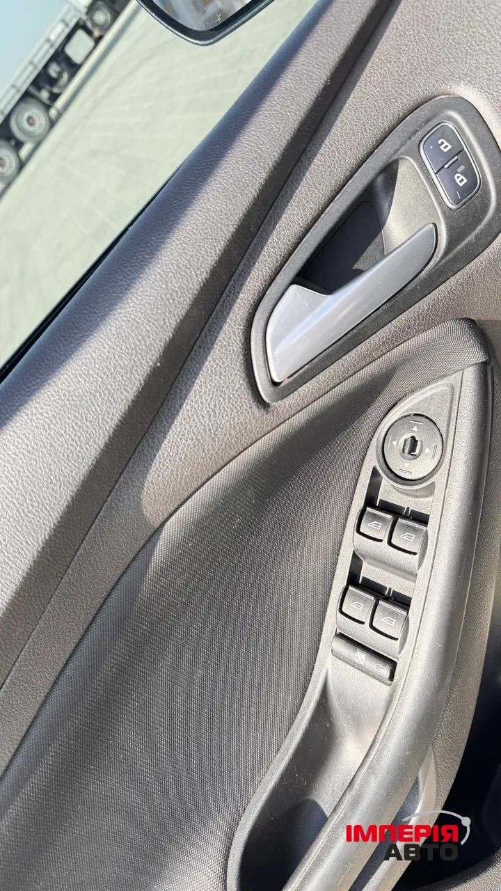 Ford Focus - фото 12