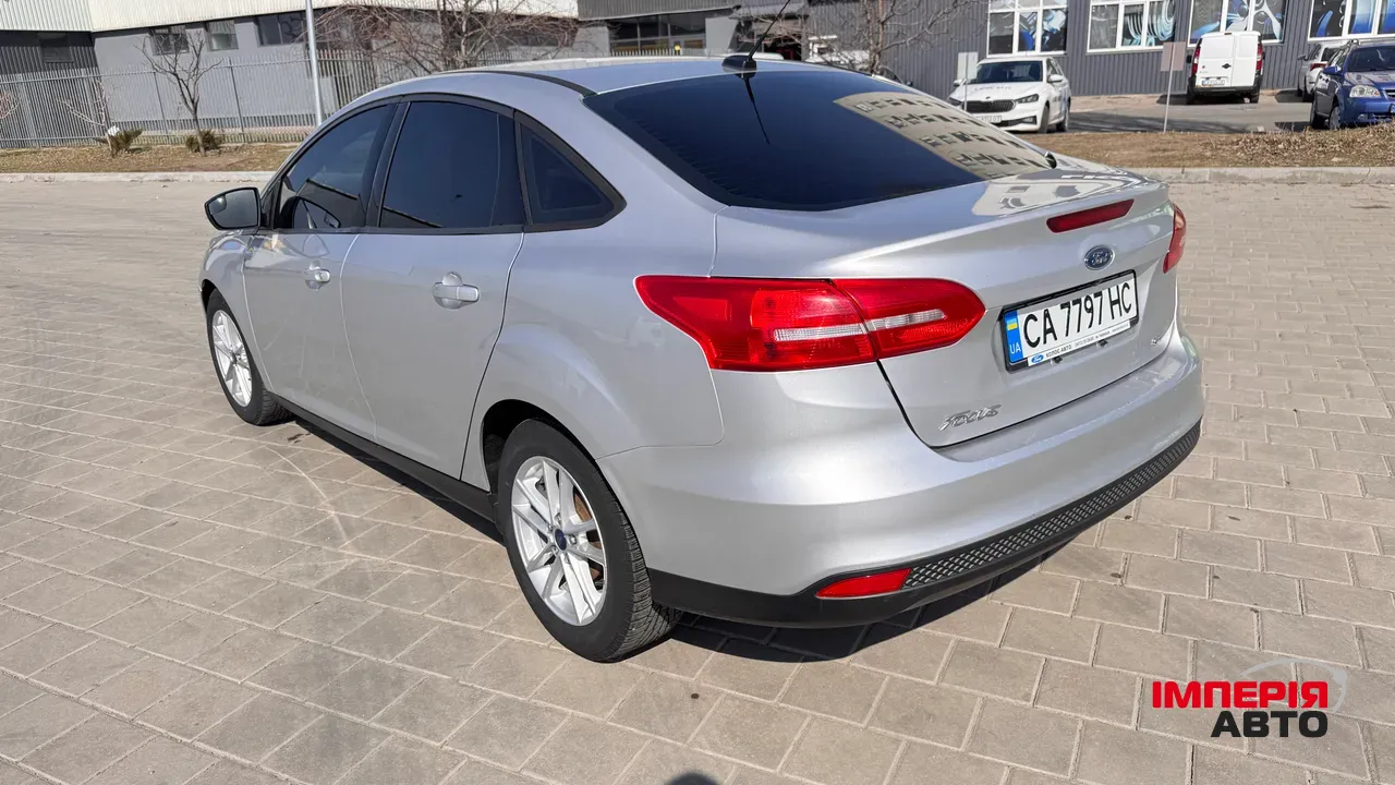 Ford Focus - фото 5