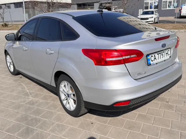 Ford Focus - фото 5
