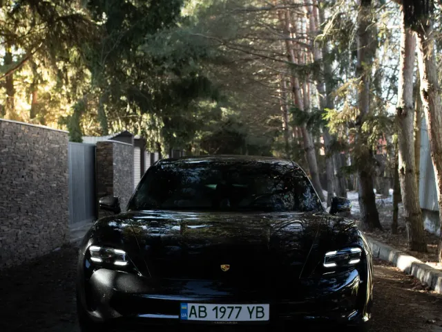 Porsche Taycan - фото 1
