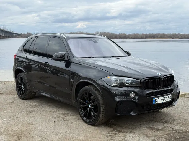 BMW X5 - фото 1