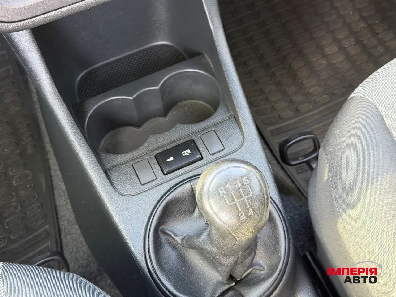 Skoda Fabia - фото 27