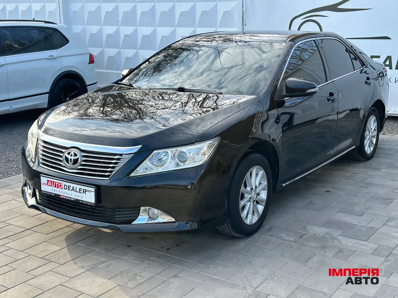 Toyota Camry - фото 3
