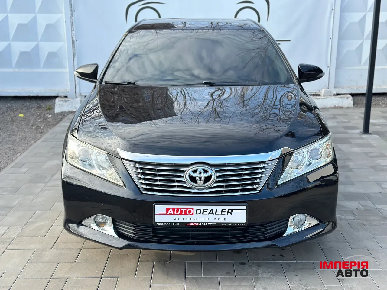 Toyota Camry - фото 2