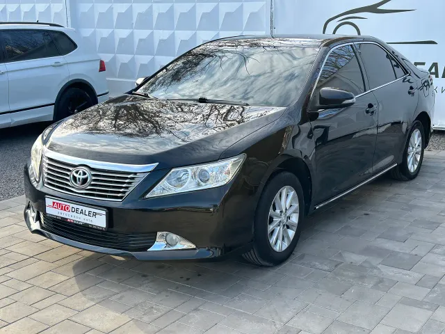 Toyota Camry - фото 3