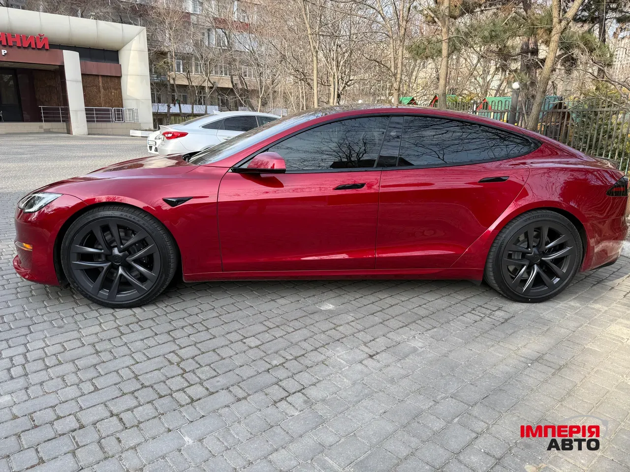 Tesla Model S - фото 1
