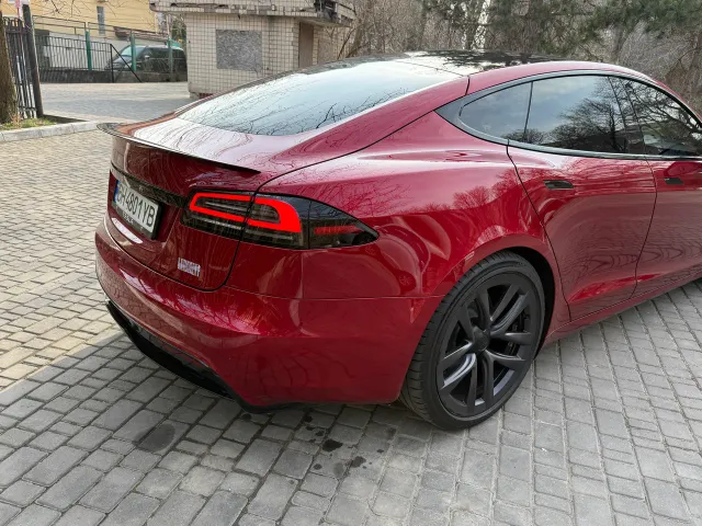 Tesla Model S - фото 3