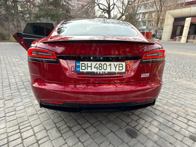 Tesla Model S - фото 5