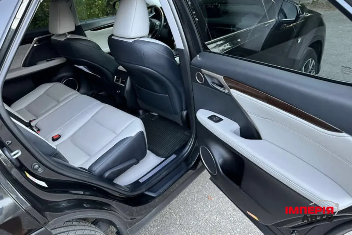 Lexus RX - фото 30