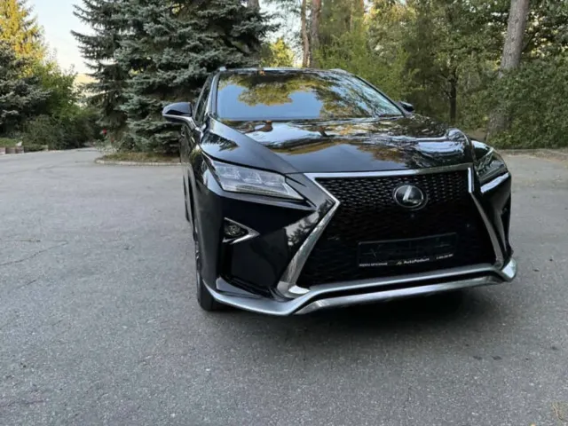 Lexus RX - фото 1