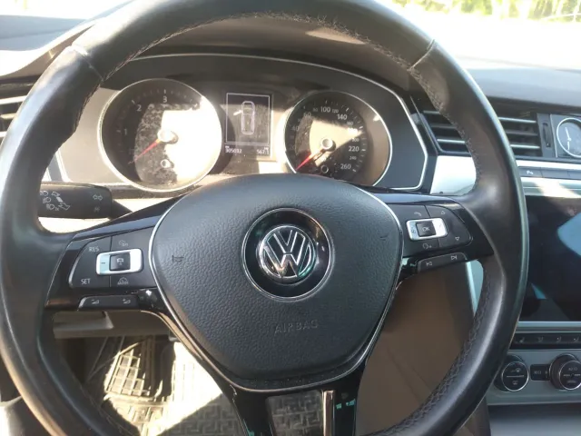 Volkswagen Passat - фото 5