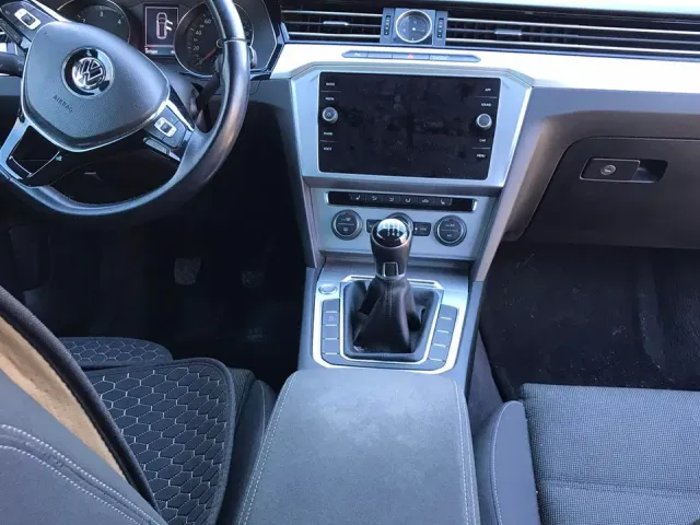 Volkswagen Passat - фото 2