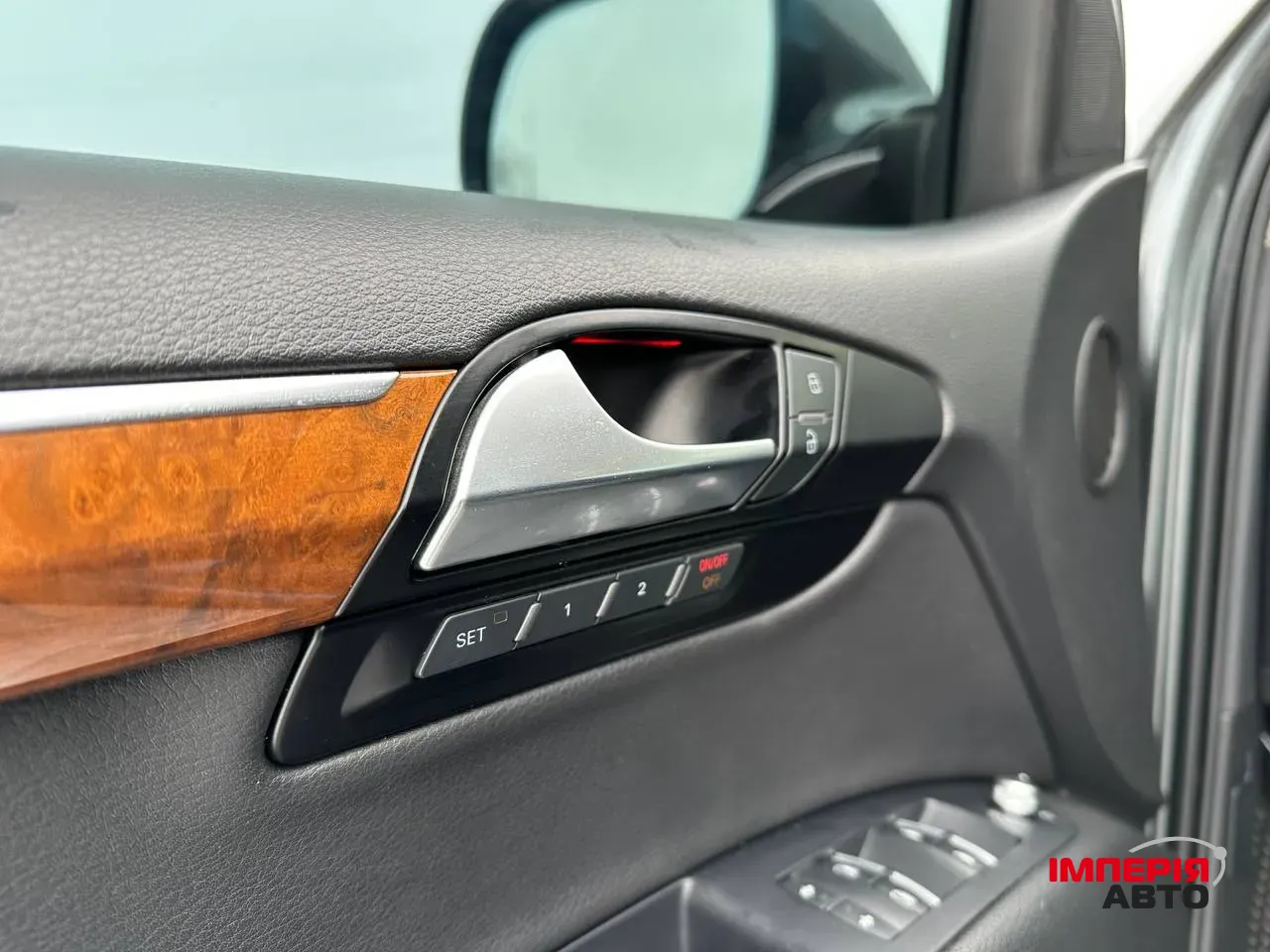 Audi Q7 - фото 8