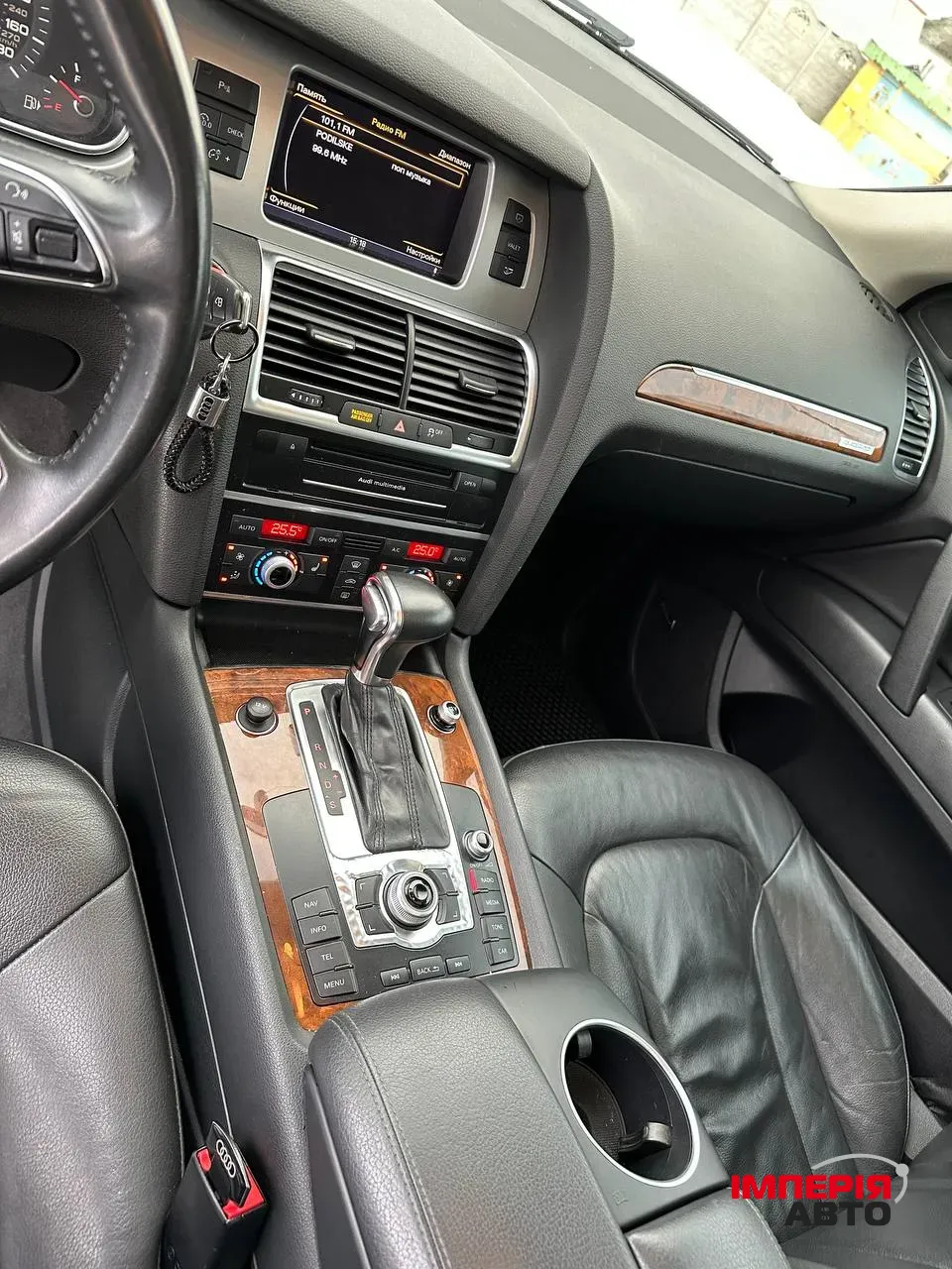 Audi Q7 - фото 7