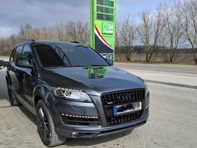 Audi Q7 - фото 1