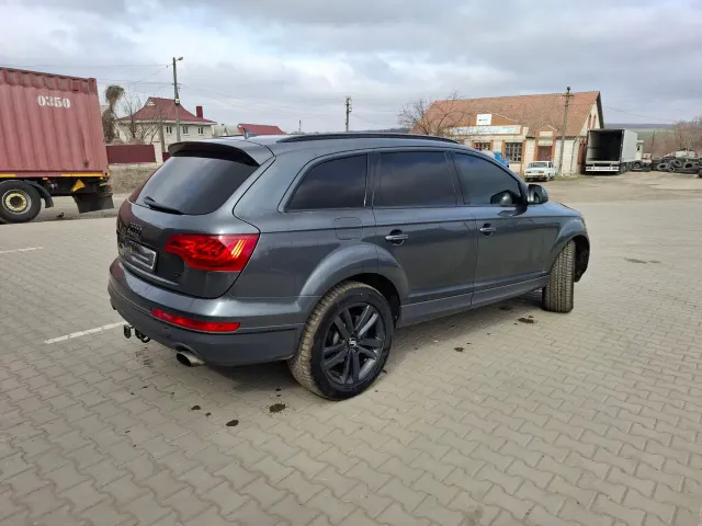 Audi Q7 - фото 4