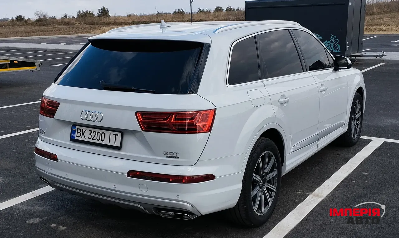 Audi Q7 - фото 16