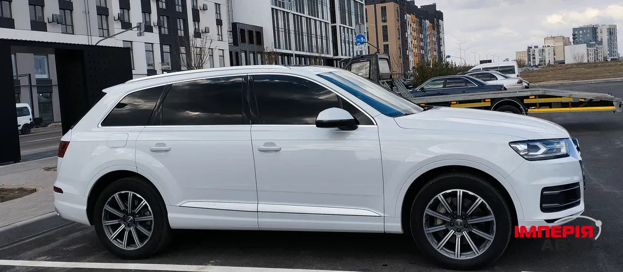 Audi Q7 - фото 24