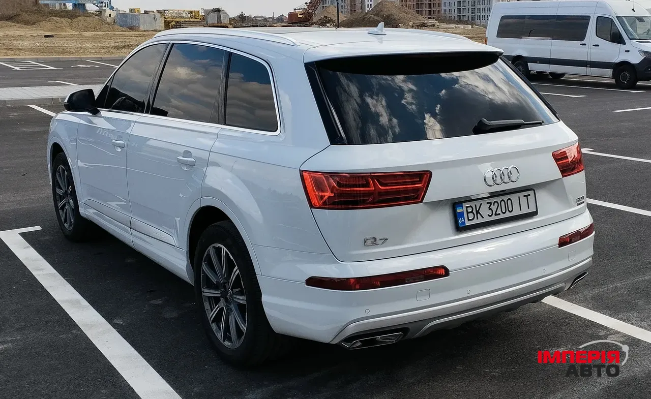 Audi Q7 - фото 17