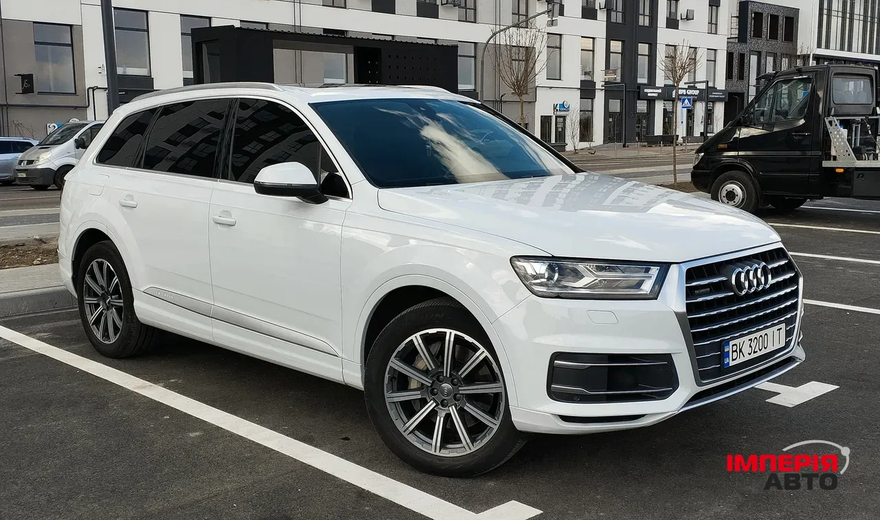 Audi Q7 - фото 10