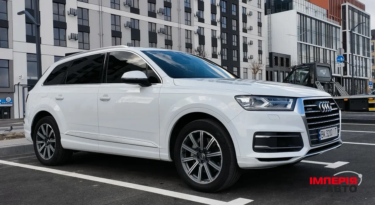 Audi Q7 - фото 23