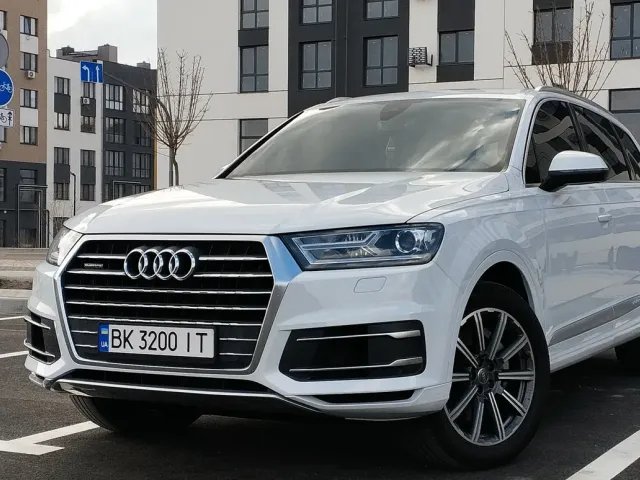 Audi Q7 - фото 1
