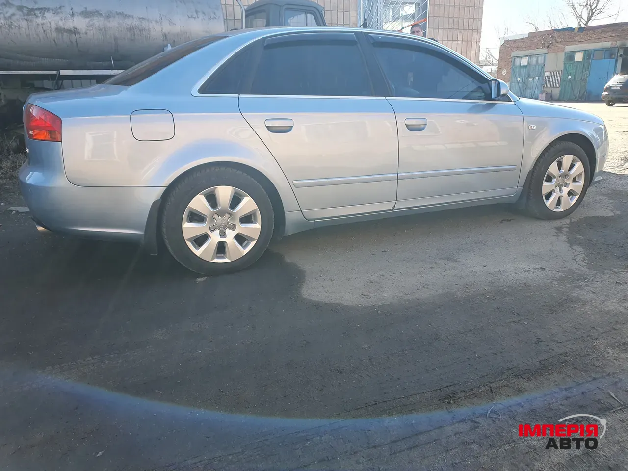 Audi A4 - фото 5