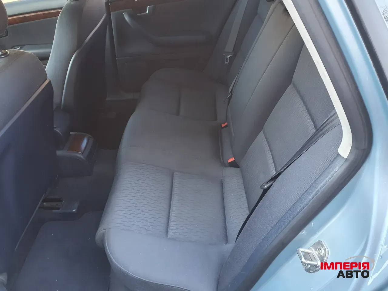 Audi A4 - фото 9