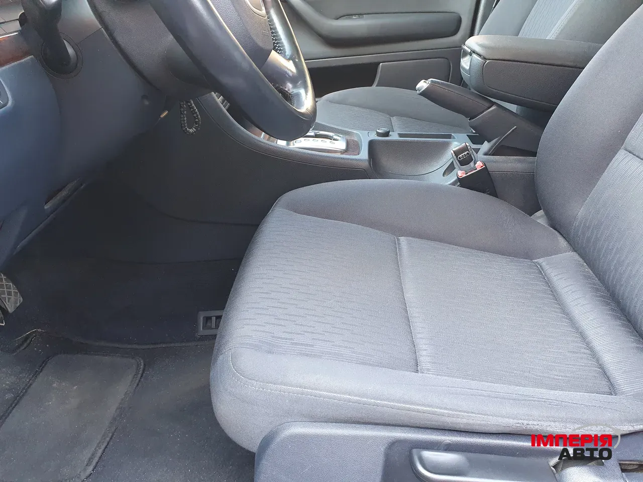 Audi A4 - фото 8