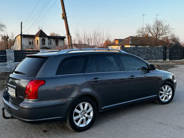 Toyota Avensis - фото 5
