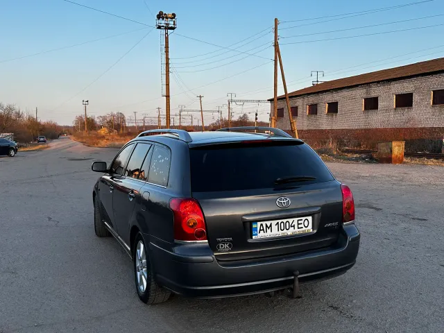 Toyota Avensis - фото 3